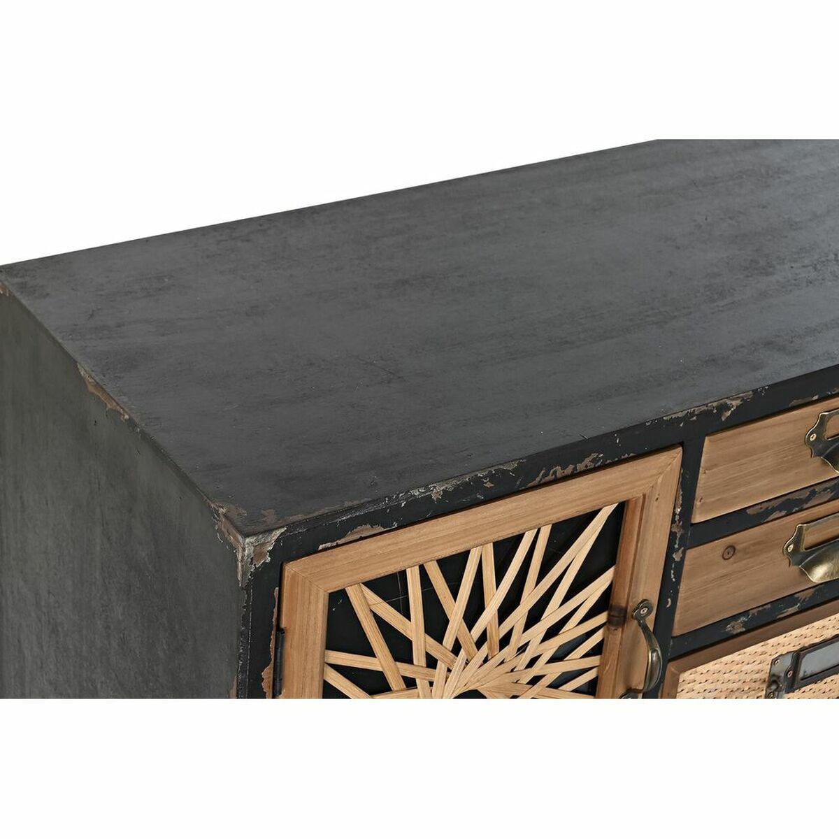 Commode en bois noir patiné : dessus sombre et façades en cannage avec tiroirs.