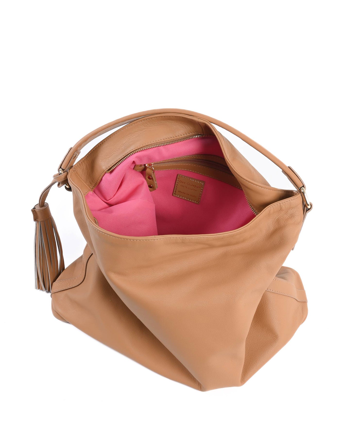 Sac à main en cuir marron clair ouvert, intérieur rose et poche zippée