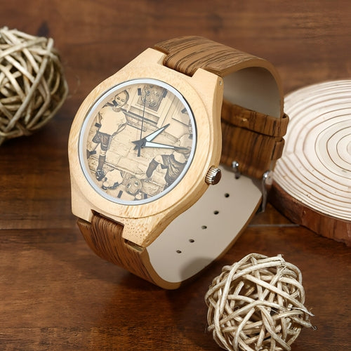 Montre ronde en bambou gravé, cadran photo, bracelet brun, vue trois quarts