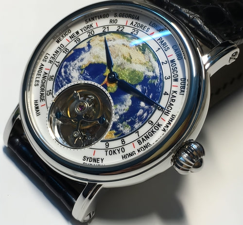 Montre homme à cadran globe bleu et argent, boîtier métal, bracelet cuir noir