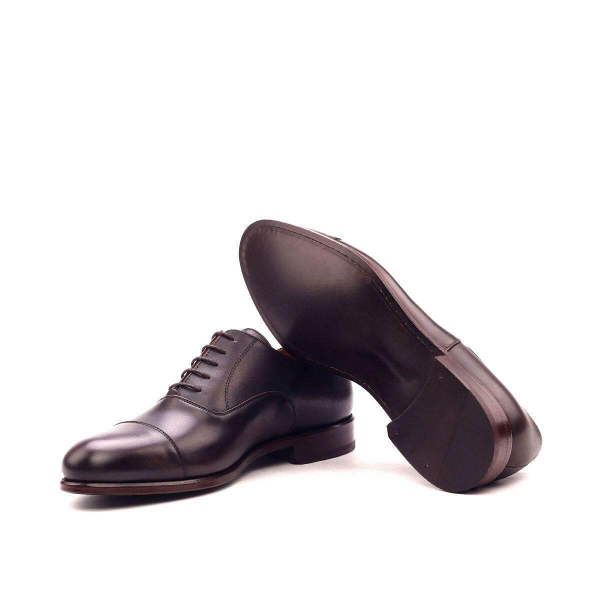 Chaussures Oxford en cuir brun foncé à lacets, bout cap et semelle en cuir