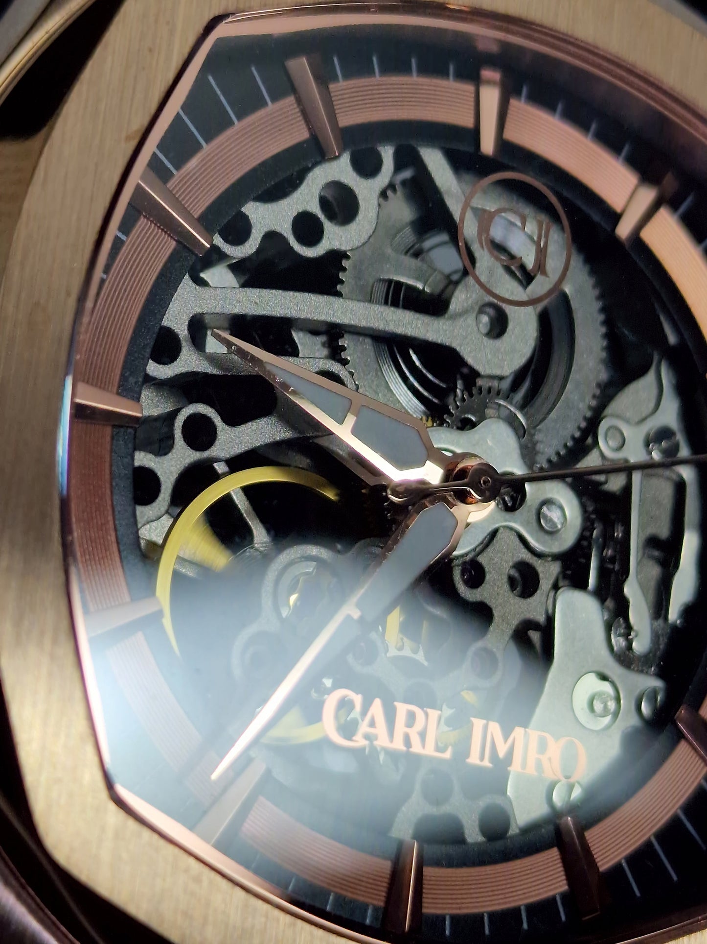 Montre squelette, cadran à mécanisme visible avec gravure CARL IMRO