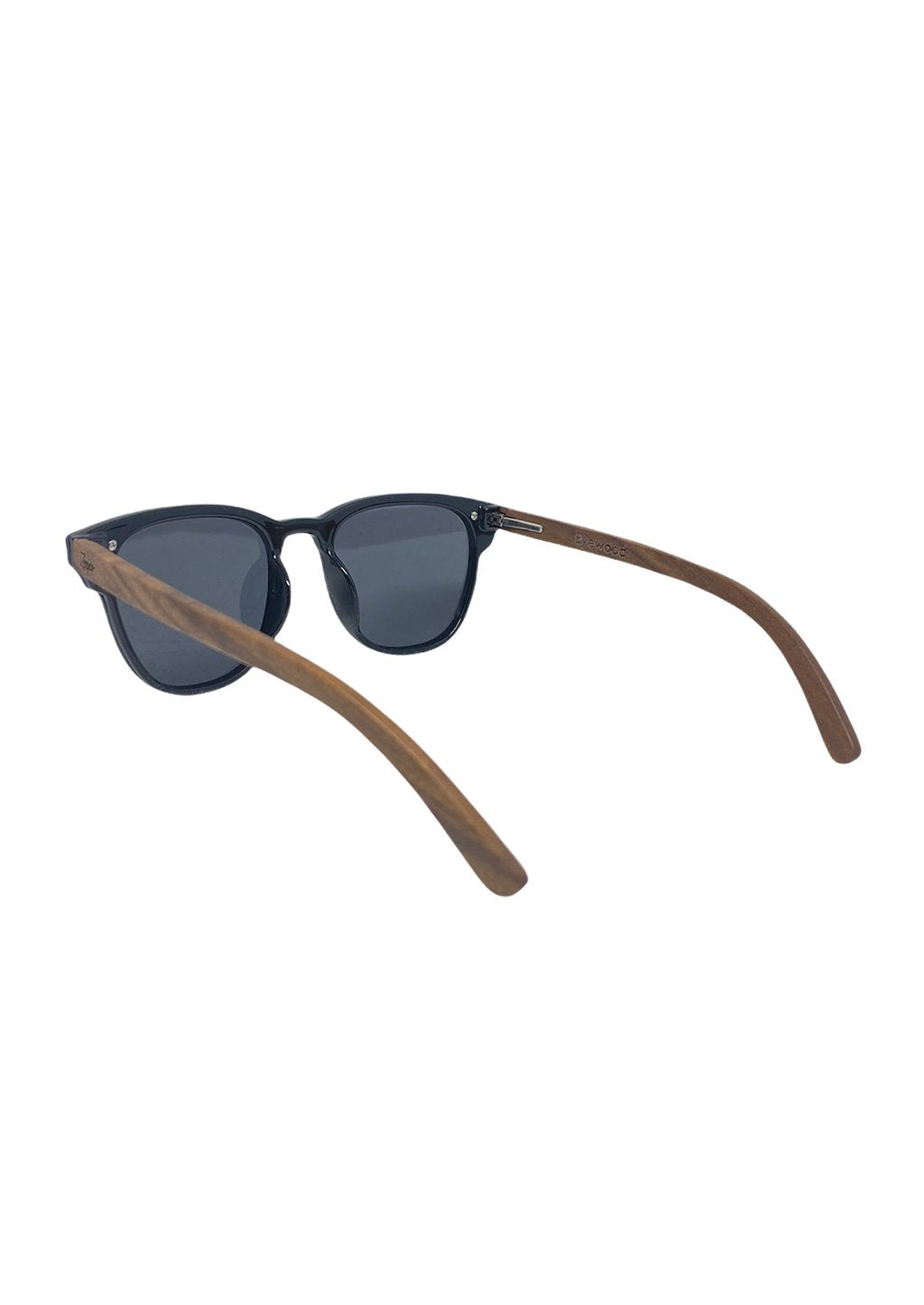 Lunettes de soleil vue de côté, verres teintés et branches en bois