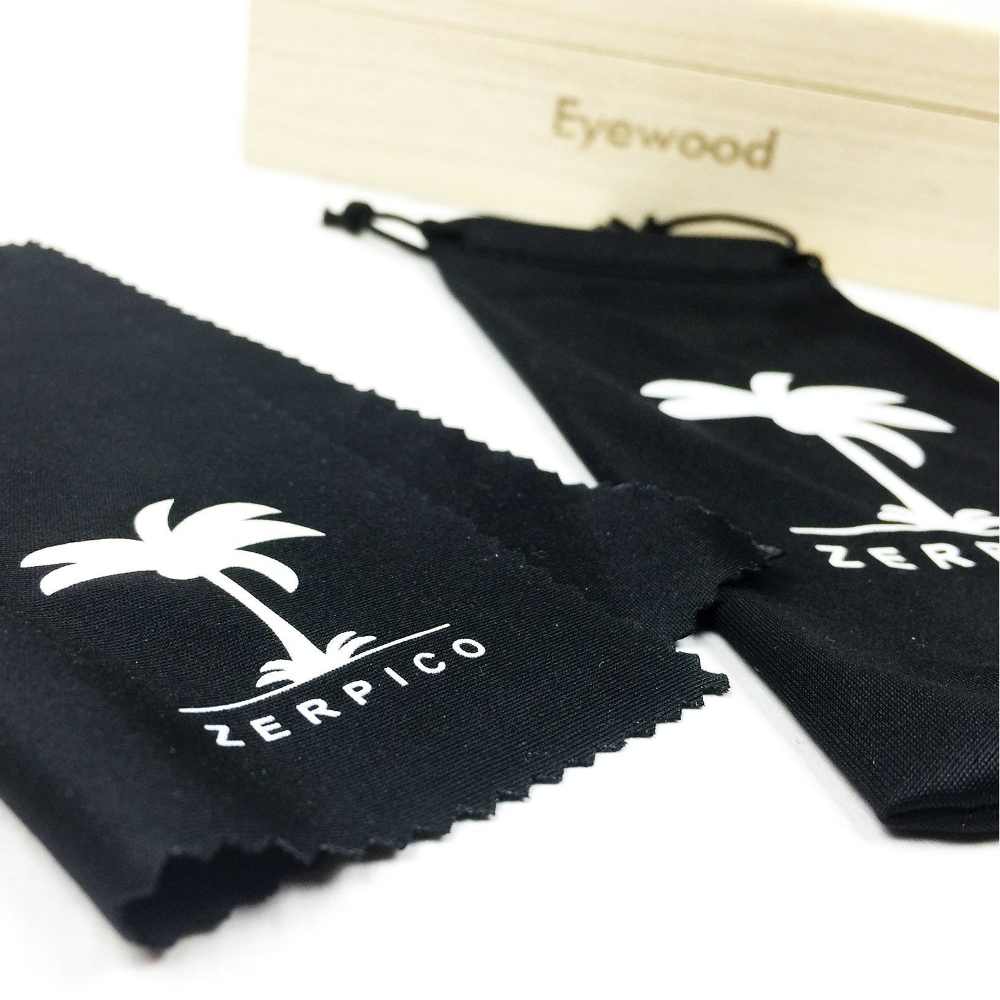 Chiffons de nettoyage et étui en tissu noir pour lunettes de soleil Eyewood