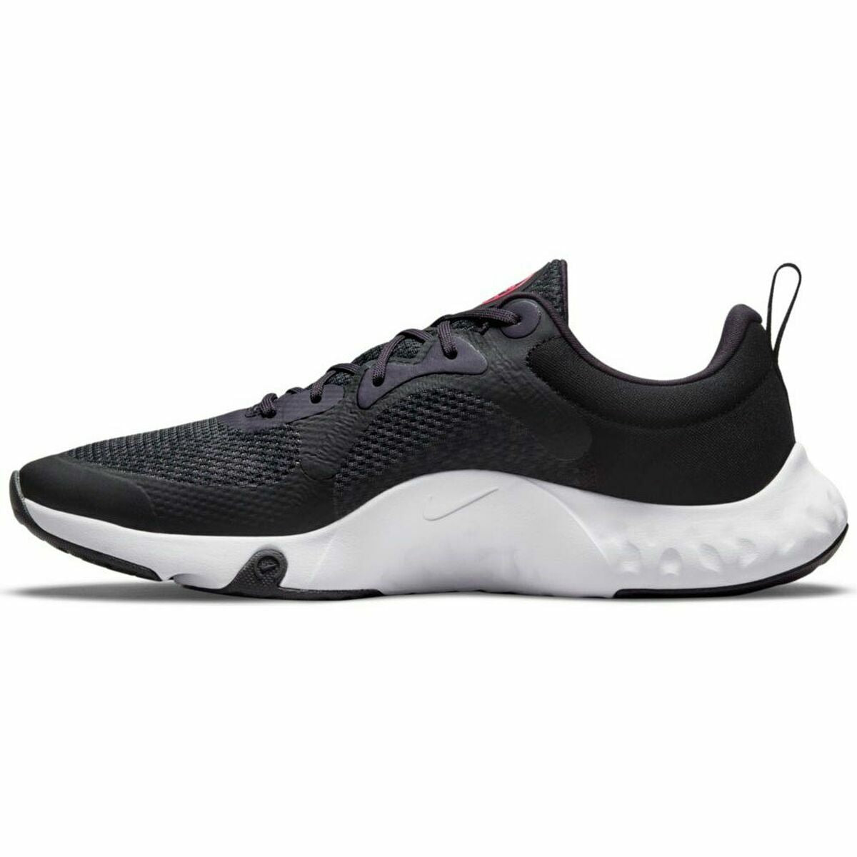 Chaussure de running Nike TR 11 adulte noire, tige texturée et semelle blanche amortie.