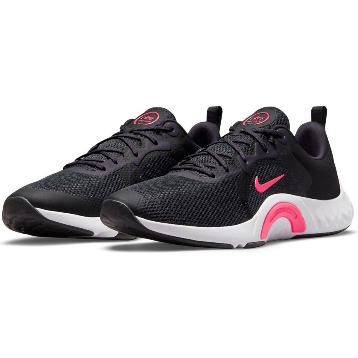Chaussures de running Nike TR 11 noires à détail rose, vue latérale (paire)