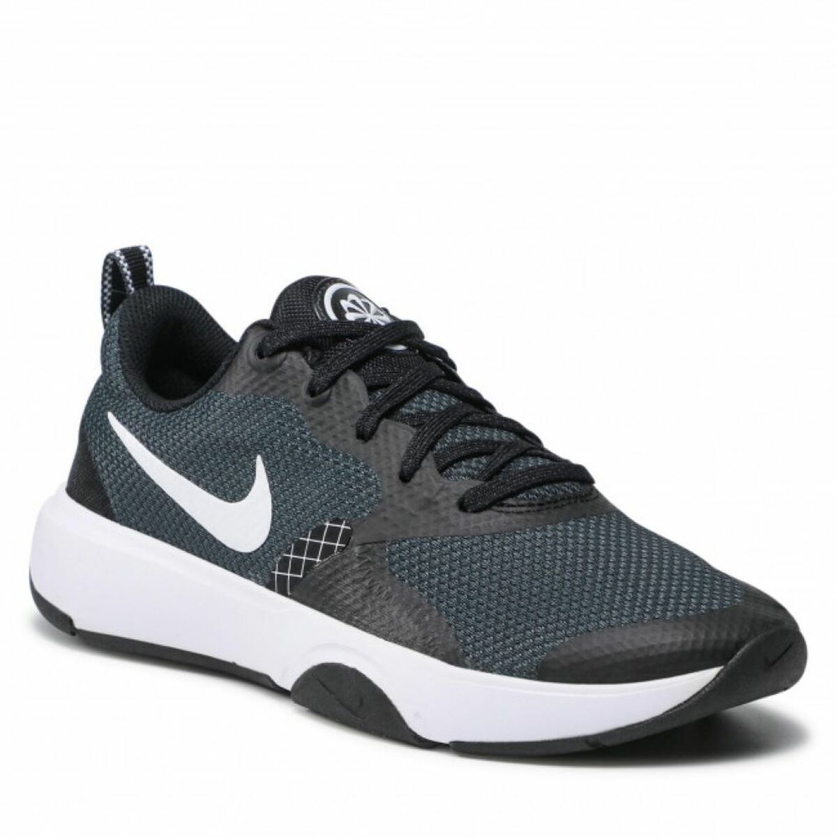 Baskets Nike vert foncé, logo Swoosh blanc, lacets noirs et semelle blanche