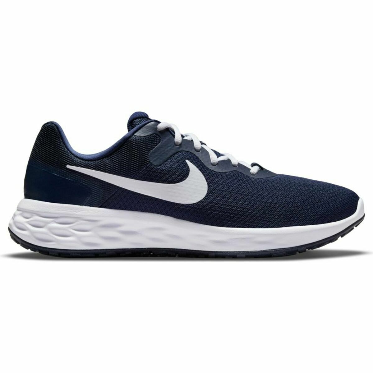 Chaussure de running Nike adulte bleu foncé, tige textile, lacets blancs et semelle blanche.