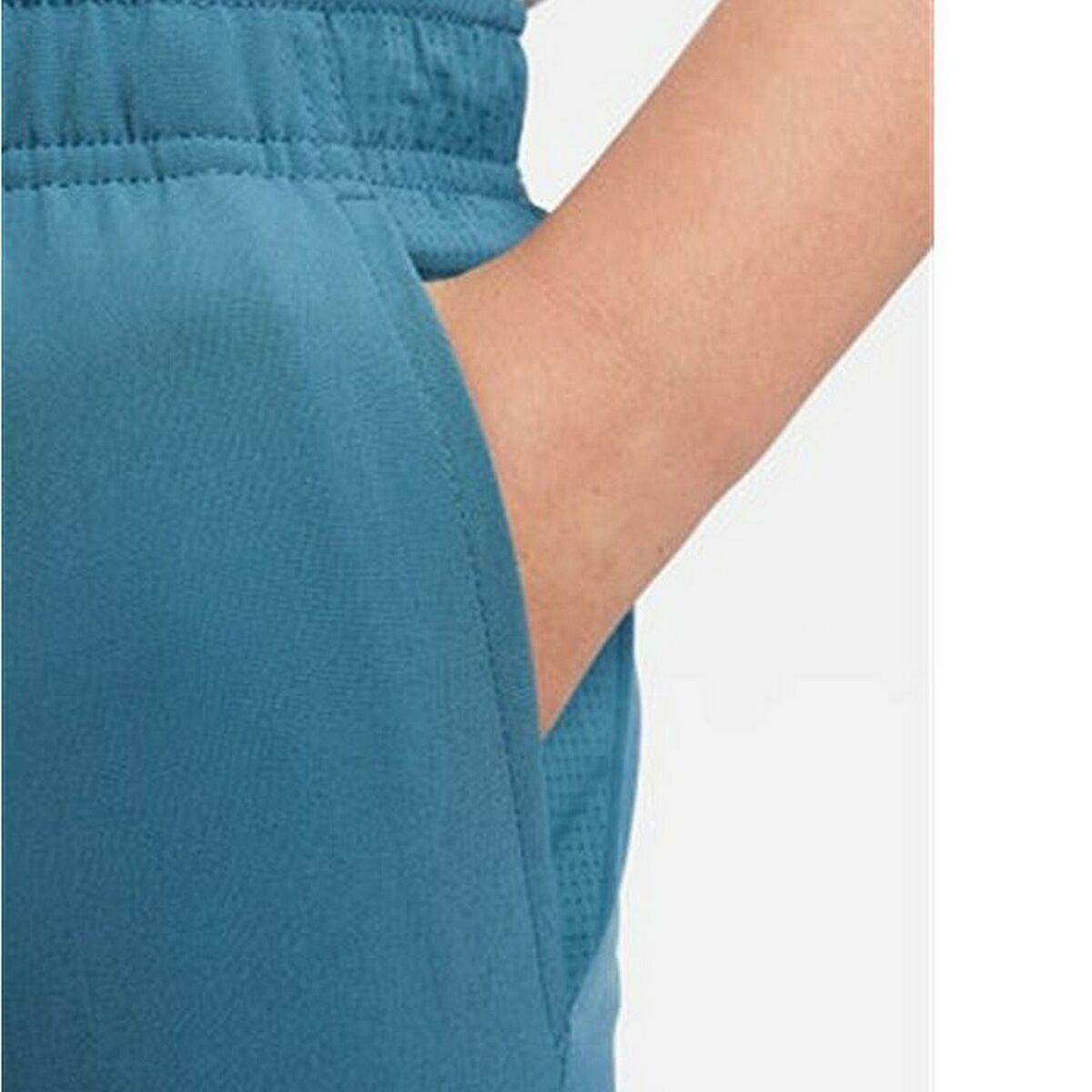 Short enfant bleu turquoise, couture latérale et ourlet près du genou