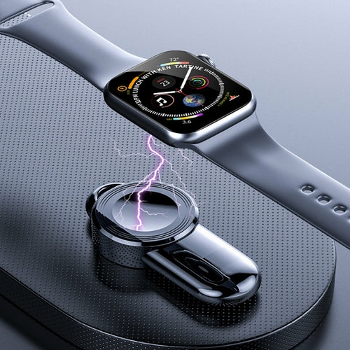 Chargeur USB noir pour Apple Watch, posé sur un bracelet gris avec effet de charge