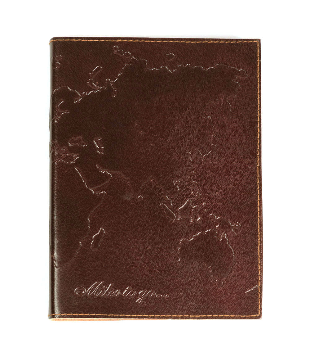 Carnet en cuir marron avec carte du monde gaufrée, couverture rigide 13x18 cm
