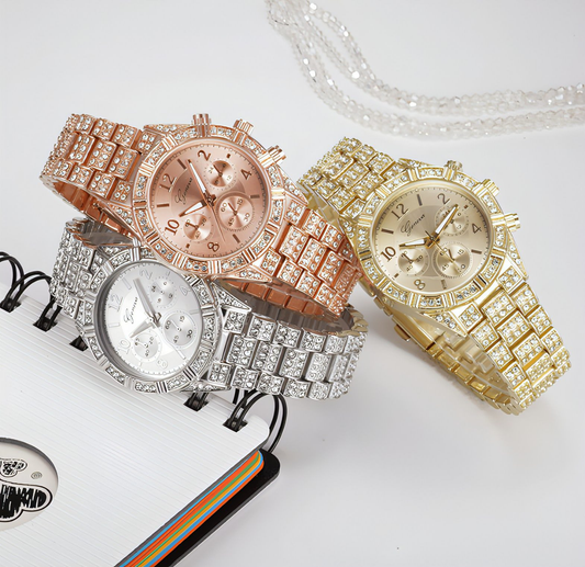 Montres femme à bracelets sertis : cadrans rose-or, or et argent.