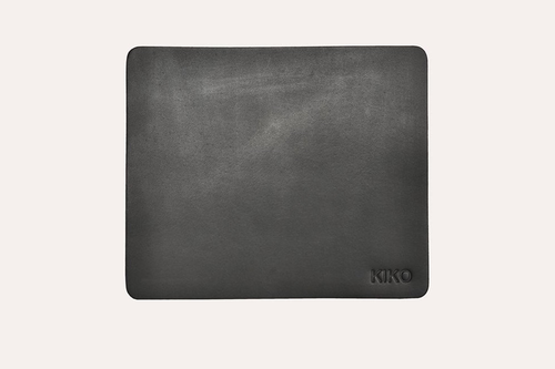 Tapis de souris cuir de vache foncé, surface glacée, bords arrondis, logo KIKO