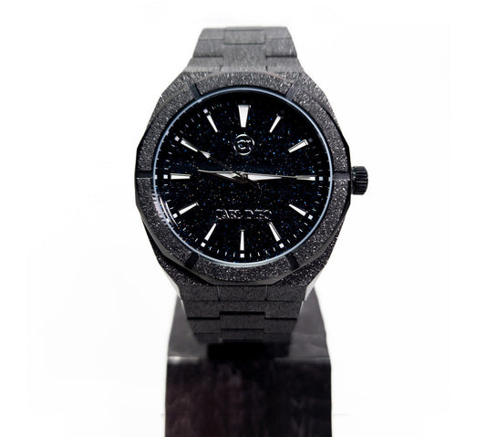 Montre CRLi à cadran noir moucheté et bracelet en blocs texturés.