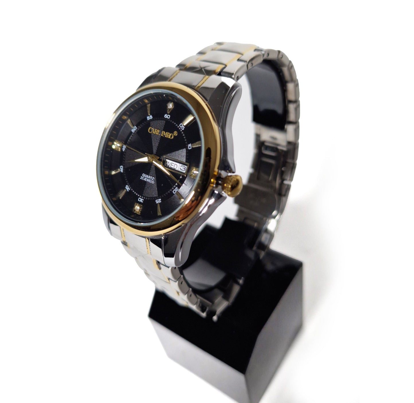Montre homme cadran noir sur bracelet acier bi‑ton, vue de côté