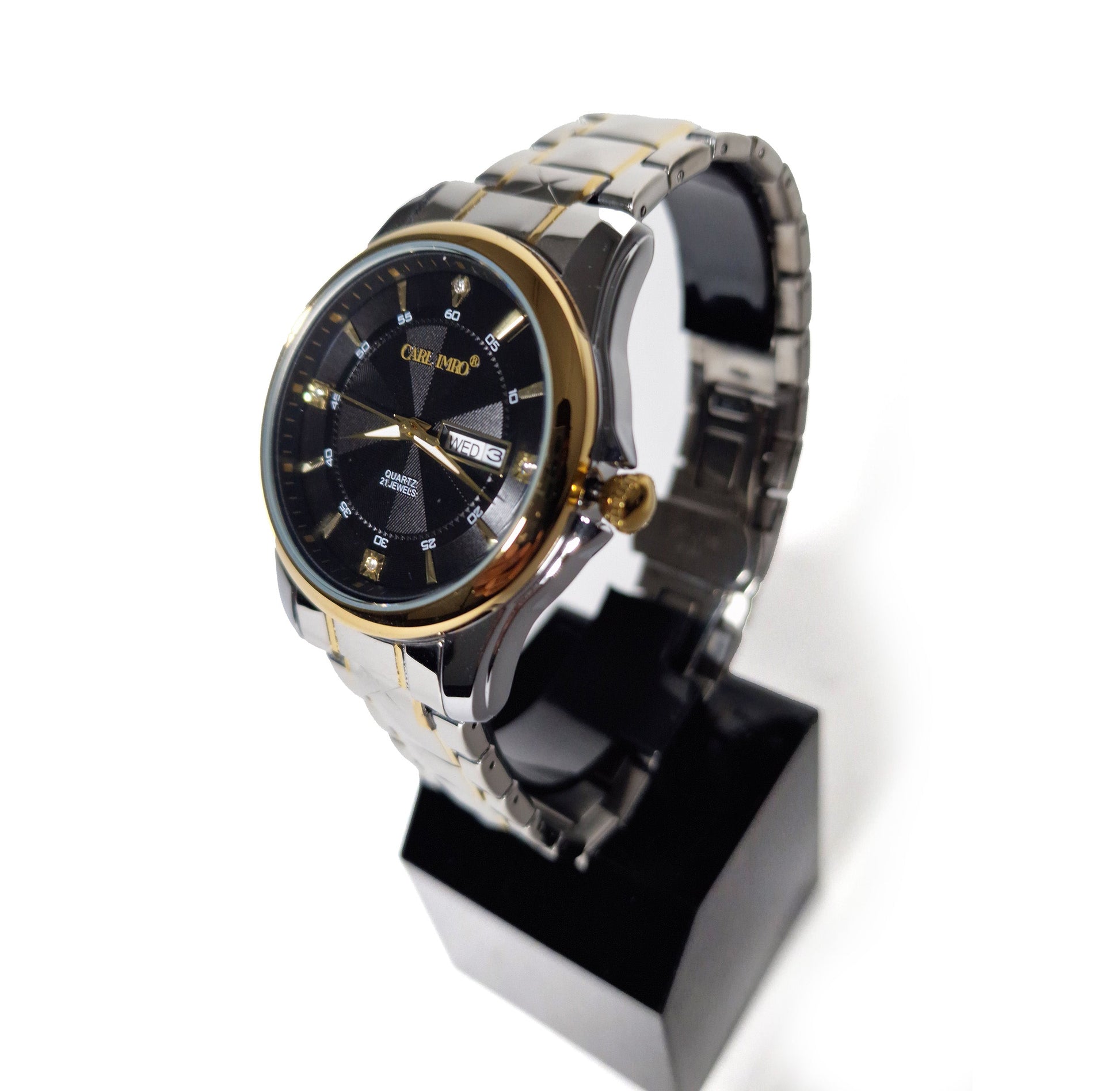 Montre homme cadran noir sur bracelet acier bi‑ton, vue de côté