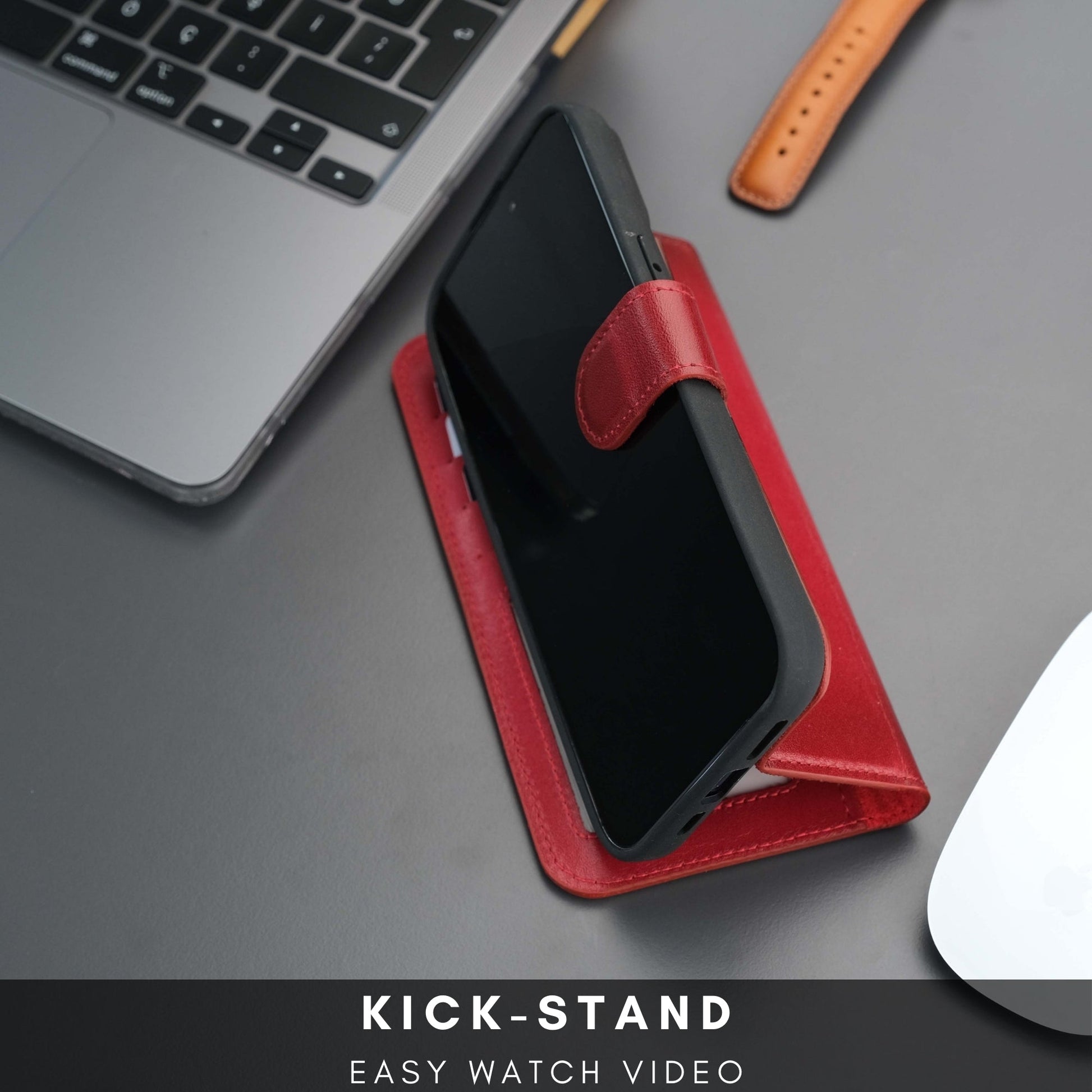 Coque portefeuille en cuir rouge avec béquille pour support vertical, rabat replié.