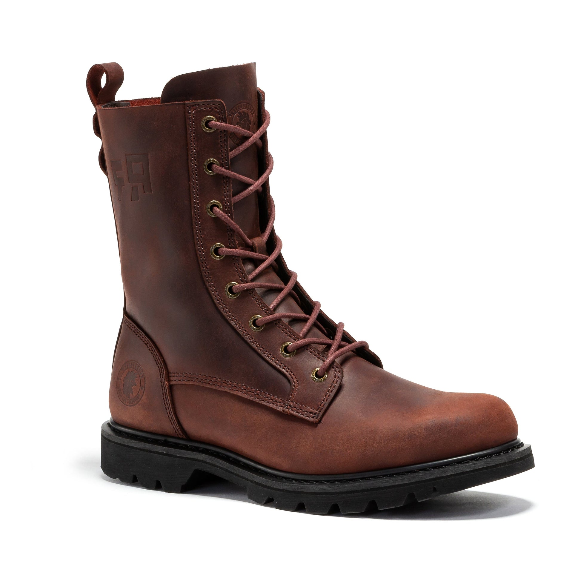 Botte de travail en cuir marron avec lacets et contrefort, semelle à crampons noire