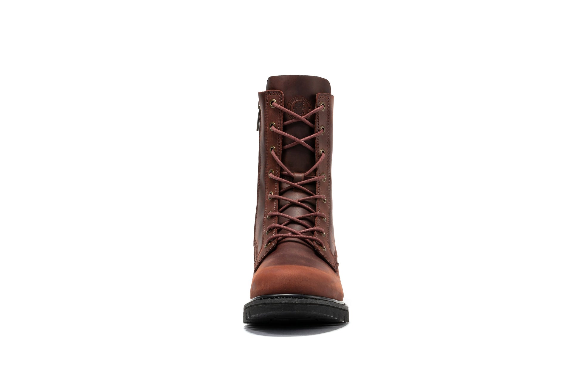 Botte de travail en cuir marron, vue de face avec lacets et semelle noire épaisse