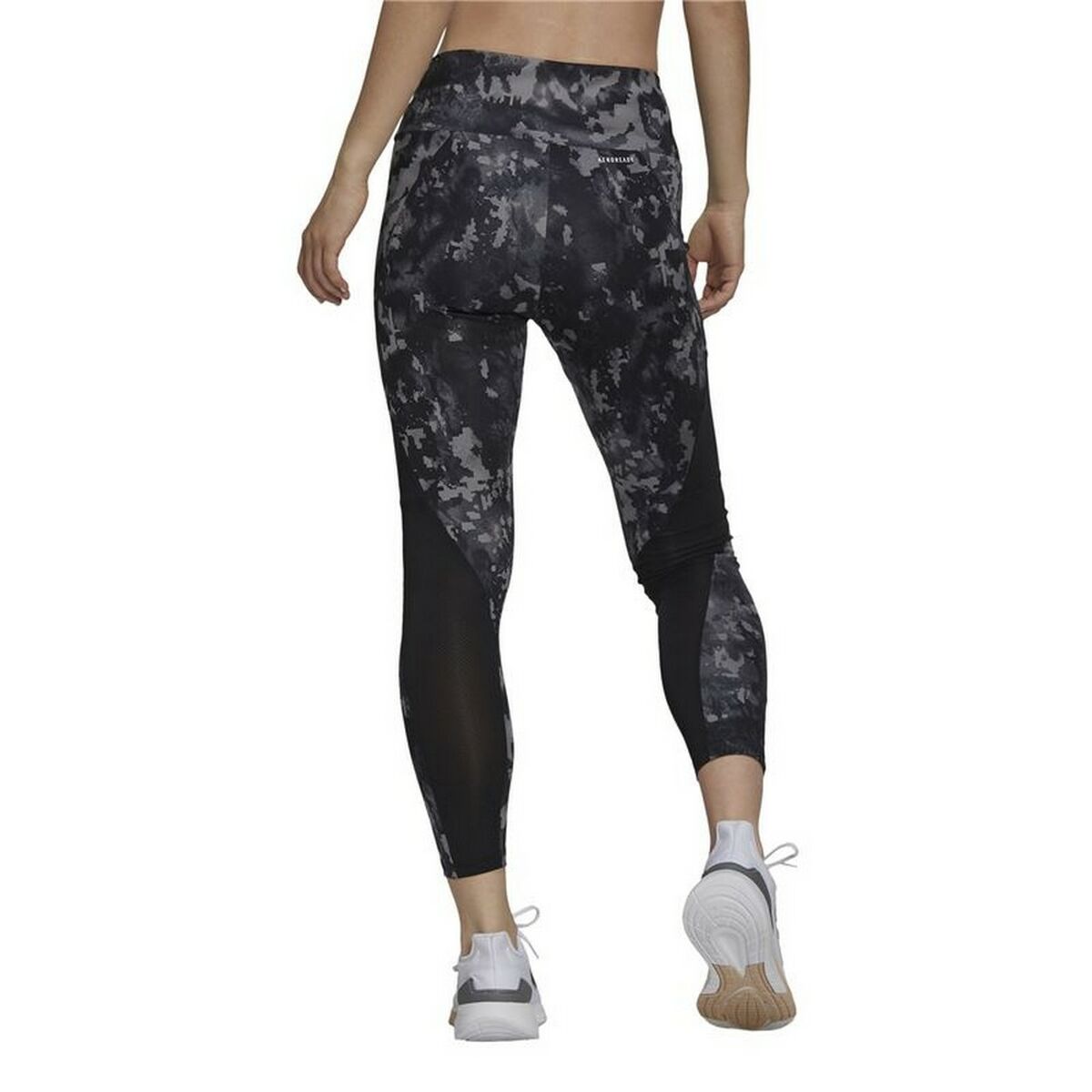 Leggings Adidas imprimé camouflage noir et gris, vue de côté, jambes ajustées