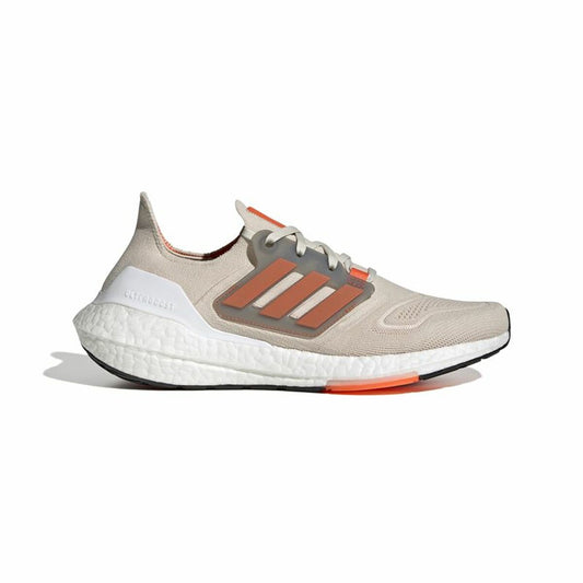 Chaussures de running Adidas Ultraboost 22 beige, lacets gris, semelle amortissante blanche