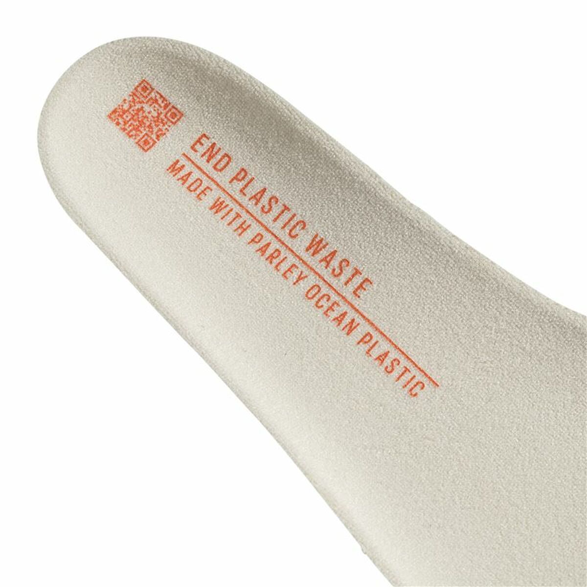 Semelle intérieure beige avec texte rouge « ocean plastic »