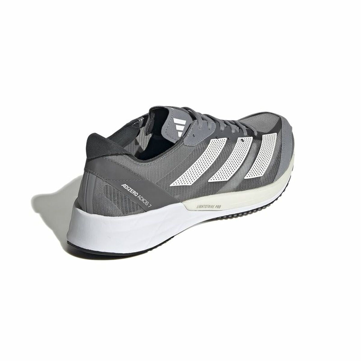 Chaussure de course Adidas gris foncé, vue arrière, semelle blanche et contrefort