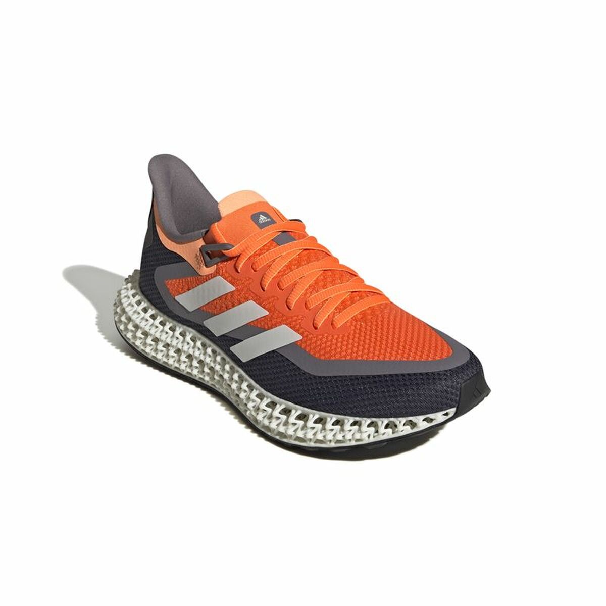 Chaussure de running Adidas orange et bleu marine, bandes latérales argent, laçage.