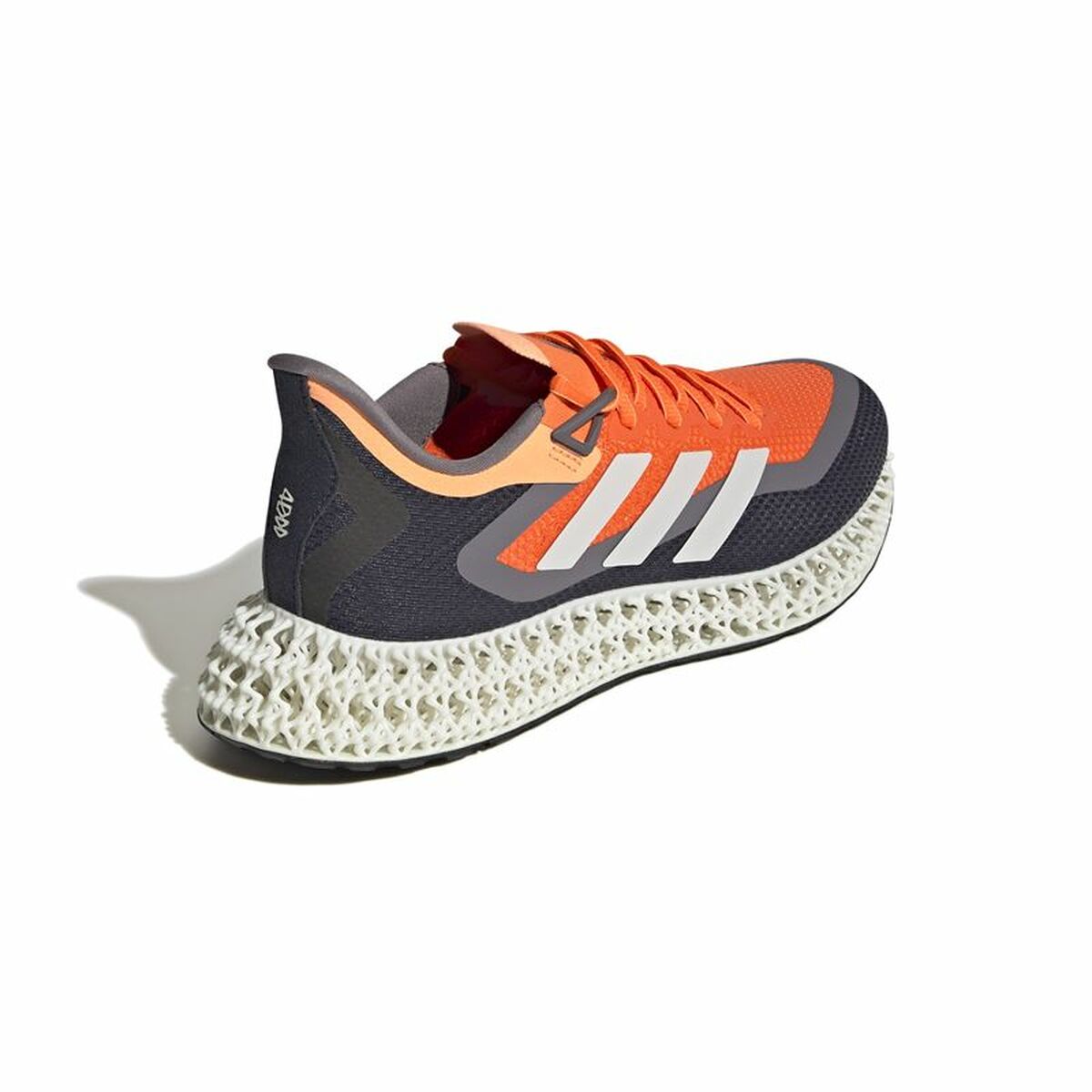 Chaussure de running Adidas homme, vue arrière, tige orange et bleu foncé, semelle ajourée.