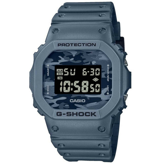 Montre Casio G-Shock bleu camouflage, bracelet en caoutchouc, affichage numérique.