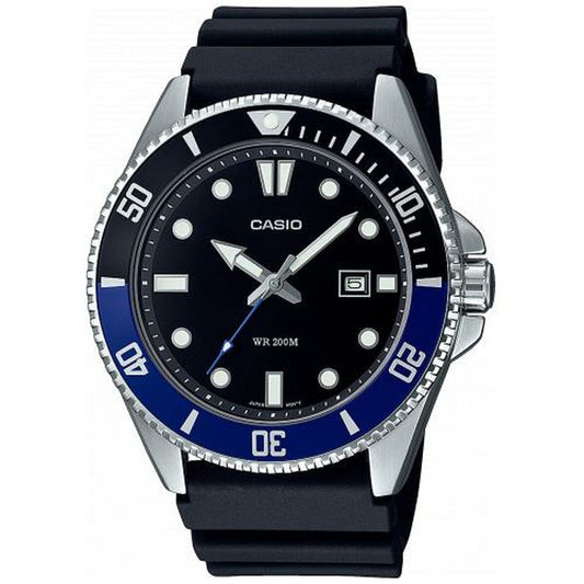 Montre Casio plongeuse à cadran noir et lunette acier, bracelet noir en silicone