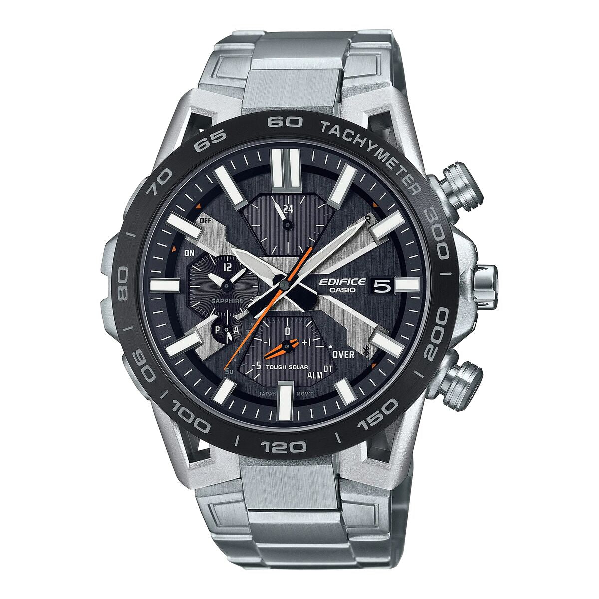Montre Casio à cadran noir, boîtier acier, bracelet à mailles et couronne latérale.