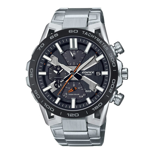 Montre Casio à cadran noir, boîtier acier, bracelet à mailles et couronne latérale.