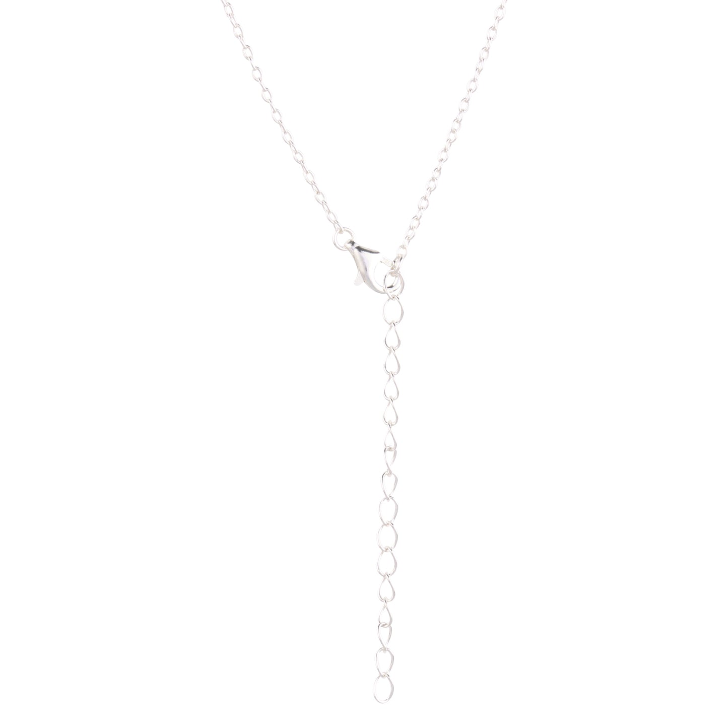 Collier à chaîne fine en métal argenté, fermoir discret visible