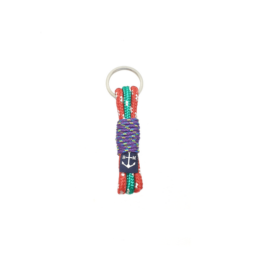Porte-clés en corde tressée rouge, verte et violette avec étiquette noire