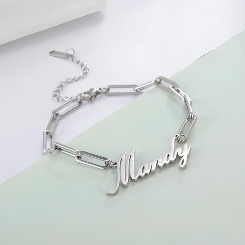 Bracelet chaîne argenté à maillons carrés avec inscription en lettres cursives