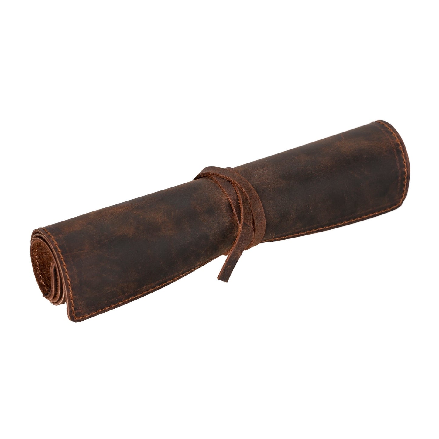 Rouleau de cuir marron pour protège-carnet, fermeture par sangle et surpiqûres