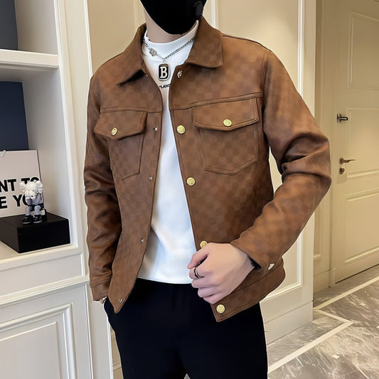 Veste homme en suédine caramel, col montant, boutons et deux poches à rabat