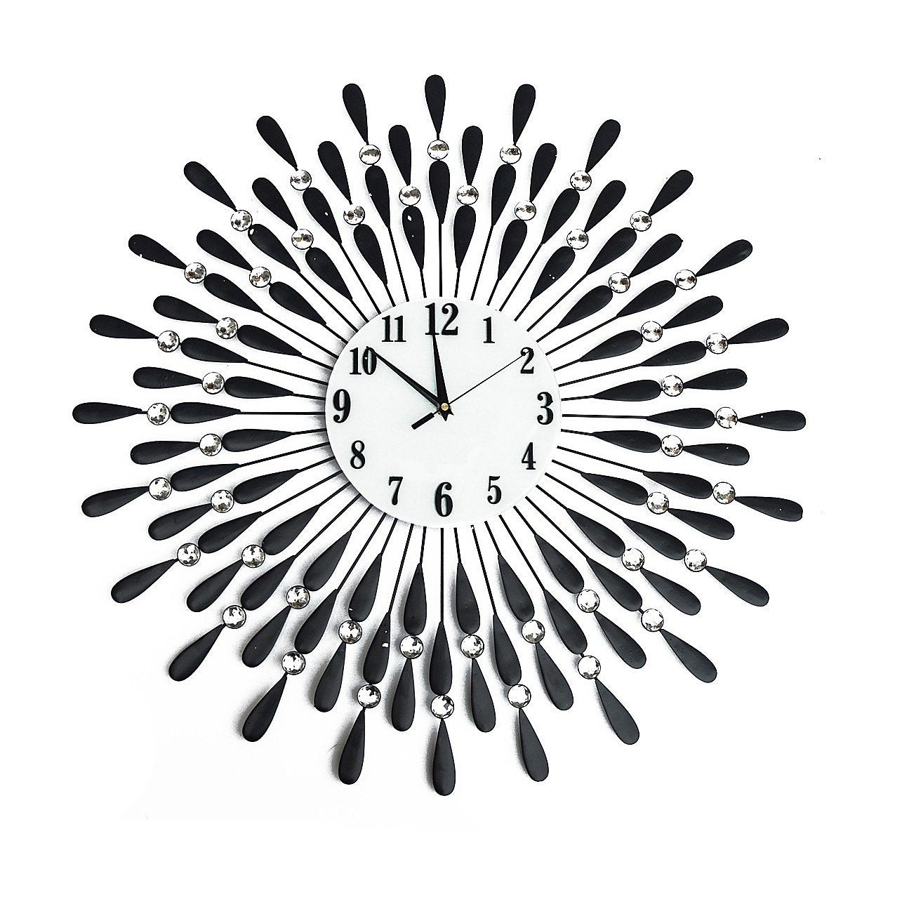 Horloge murale soleil 3D noire avec rayons métalliques argent et chiffres visibles.