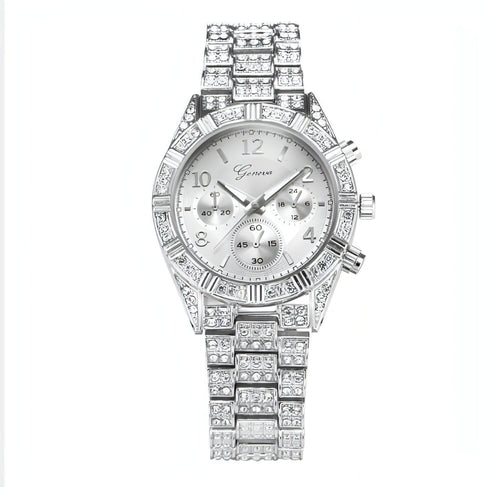 Montre femme argent, cadran argent, chronographe à trois compteurs, bracelet serti.