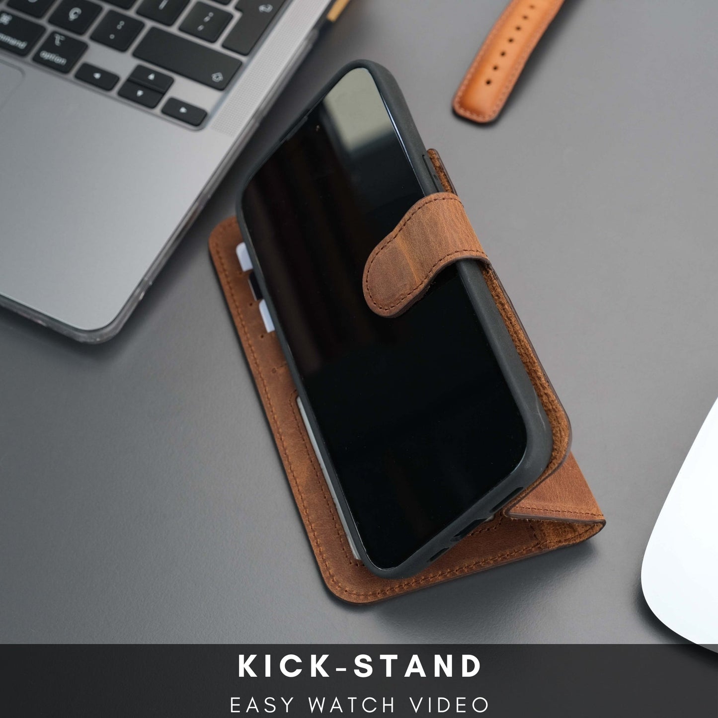 Coque portefeuille en cuir marron avec support dépliable pour téléphone.