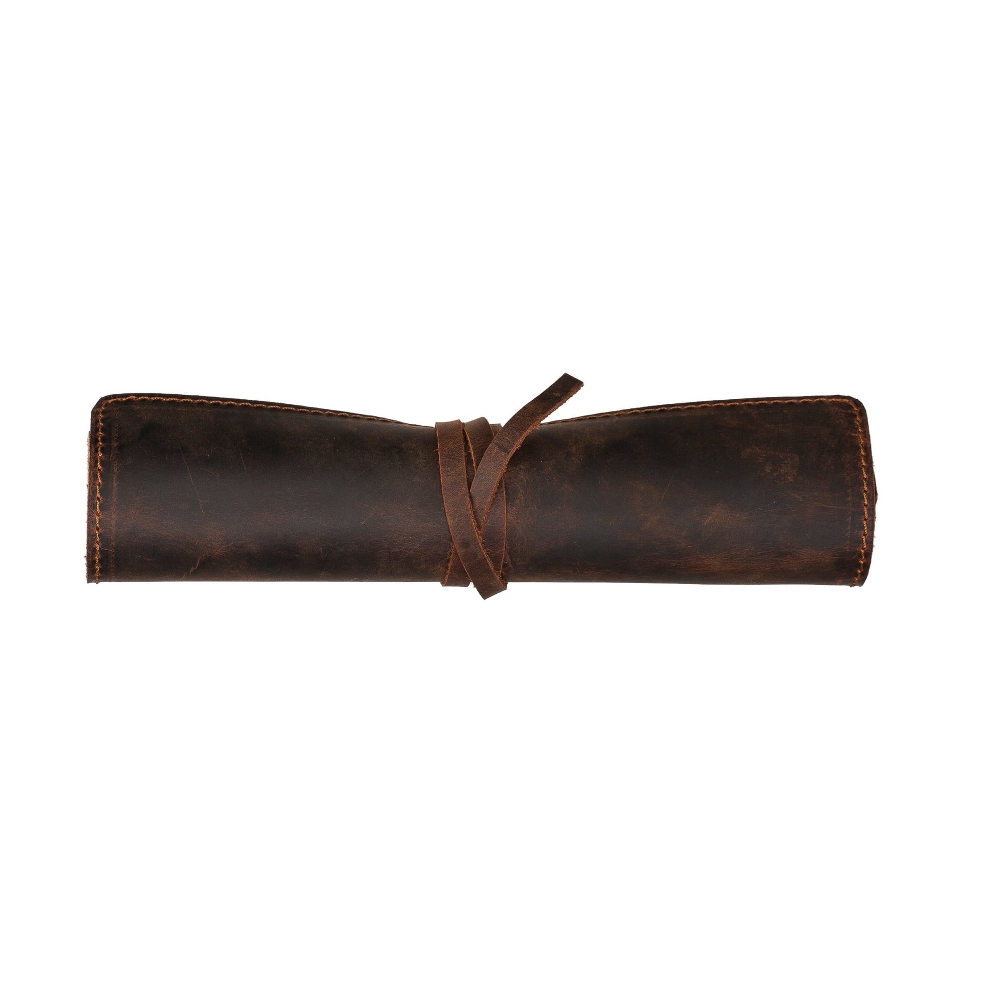 Protège-carnet en cuir marron fermé avec sangle nouée et bords surpiqués