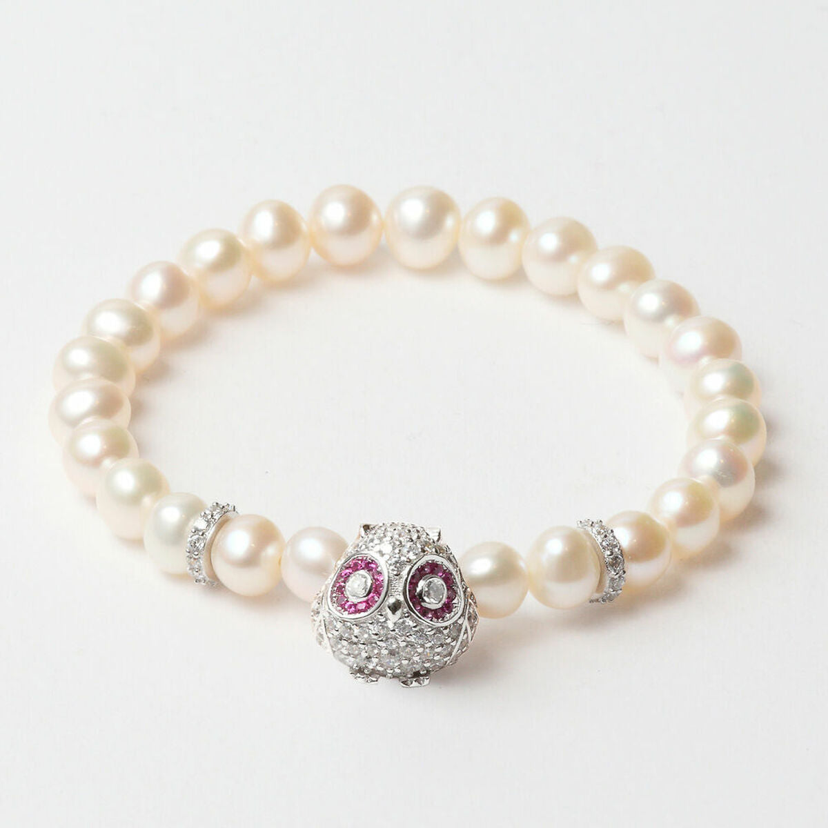 Bracelet en perles nacrées blanches avec hibou en strass argent et yeux roses