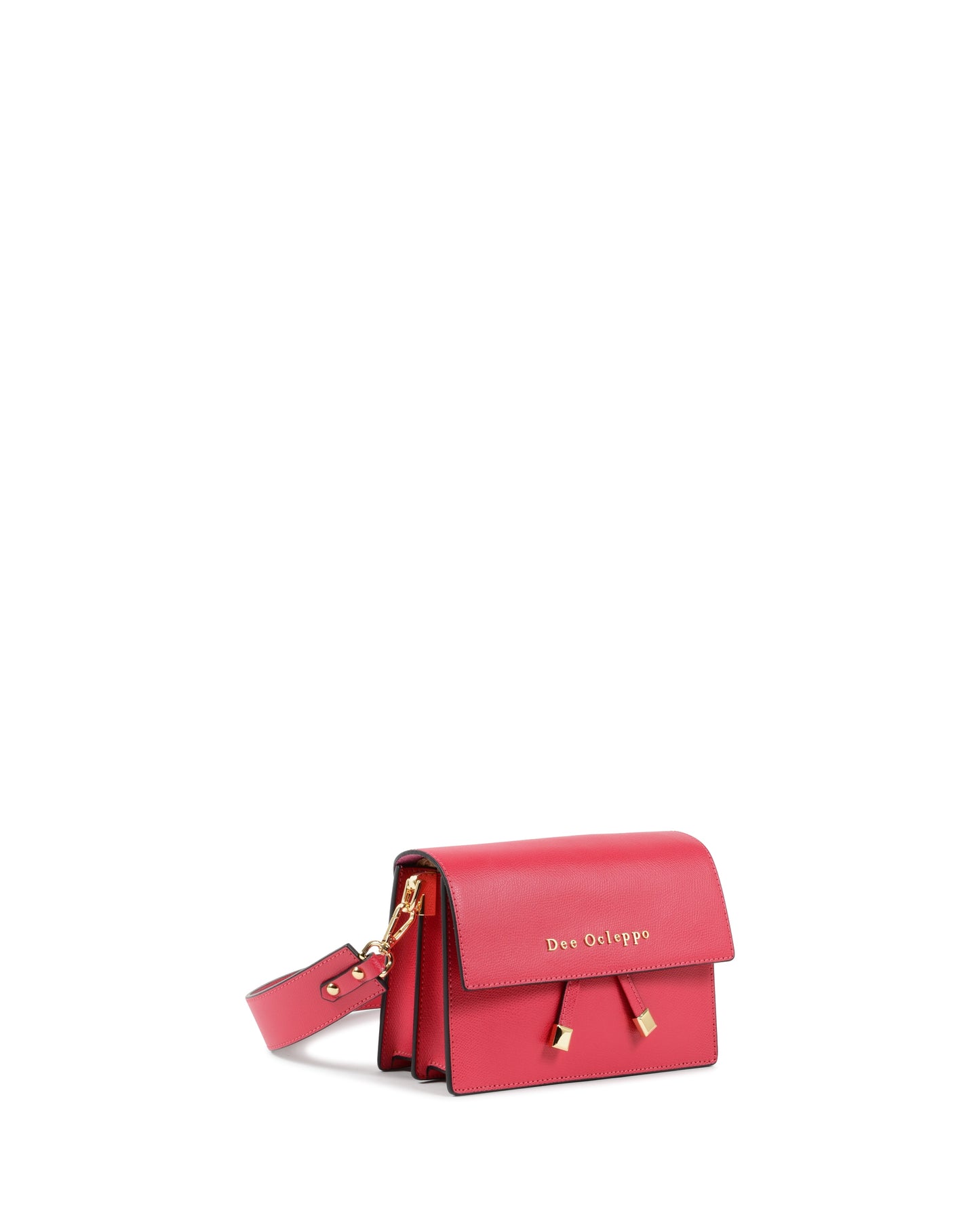 Sac bandoulière fuchsia avec rabat et bandoulière, détails dorés