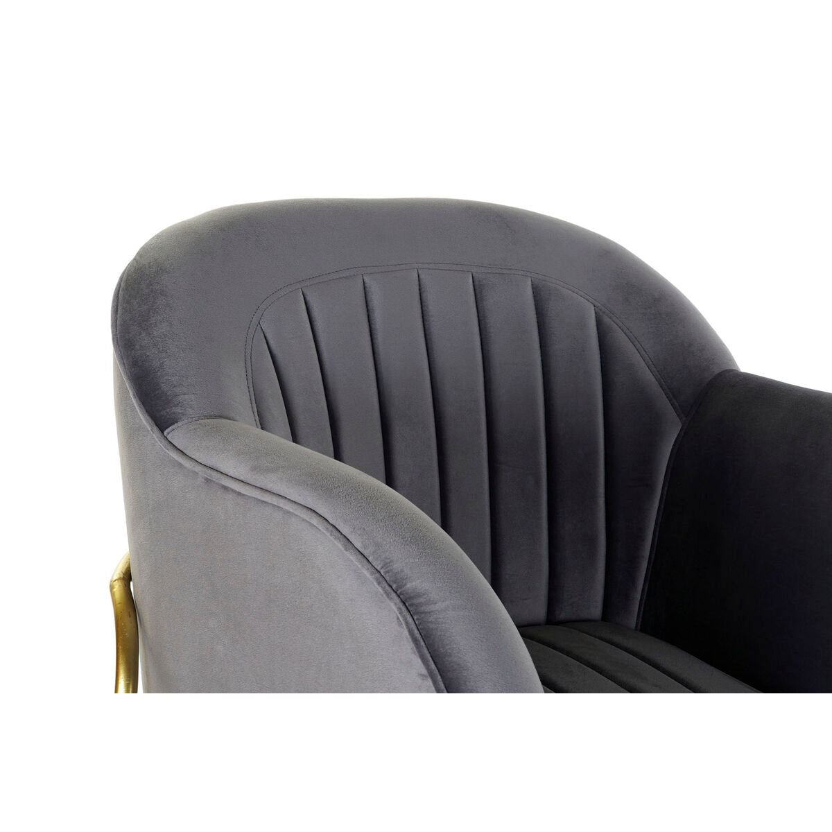 Fauteuil en tissu gris : dossier arrondi à rainures, accoudoir rembourré.
