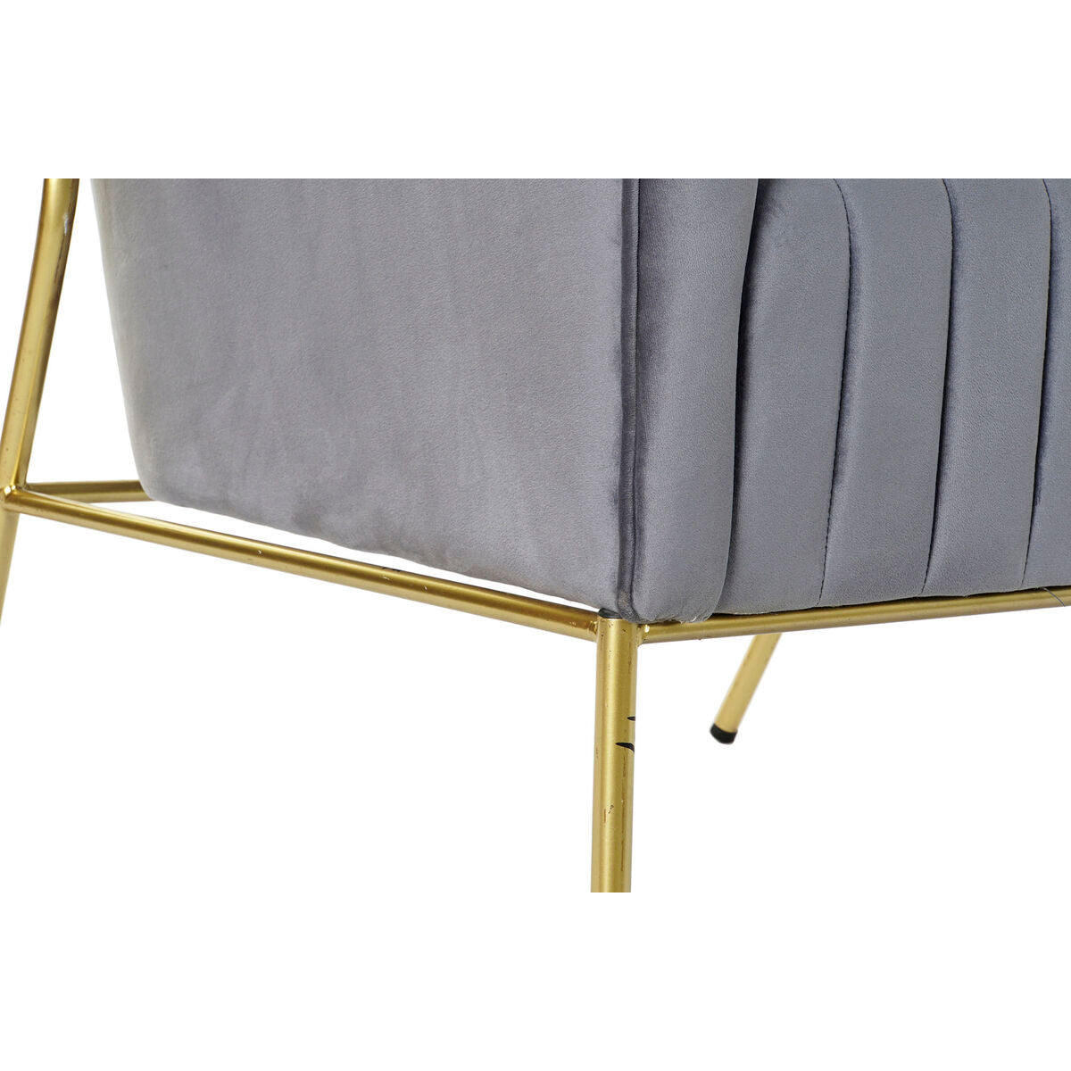 Fauteuil en tissu gris : jonction assise et piètement métal doré.