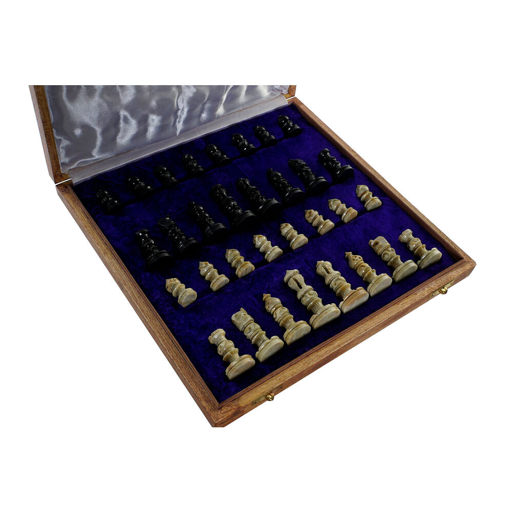 Coffret d’échecs en bois ouvert avec intérieur bleu et pièces noires et blanches