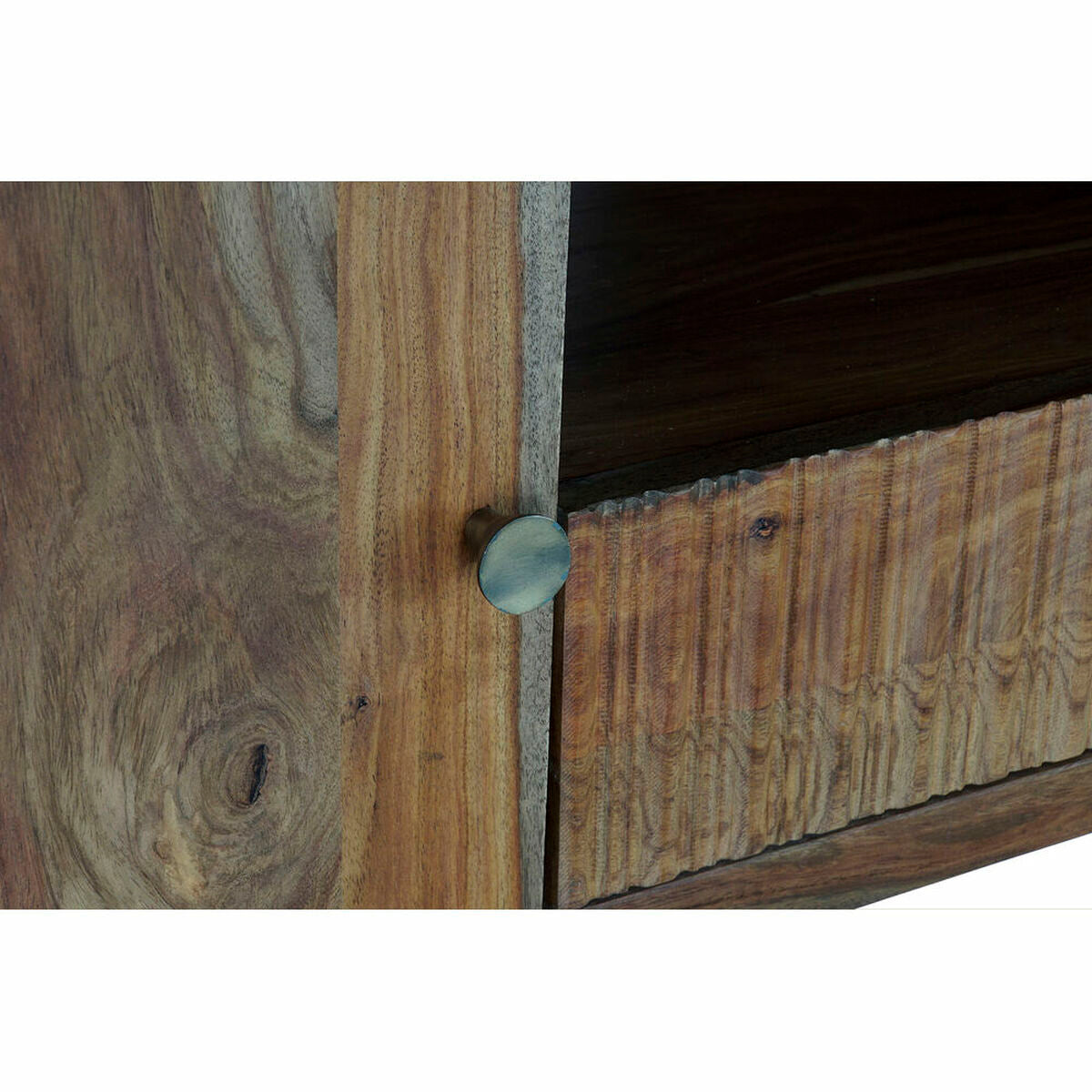 Meuble TV en bois, poignée ronde métal sur porte, veinage du bois visible