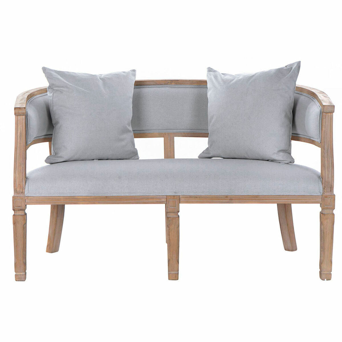Canapé en bois clair avec assise large et deux coussins carrés gris clair.