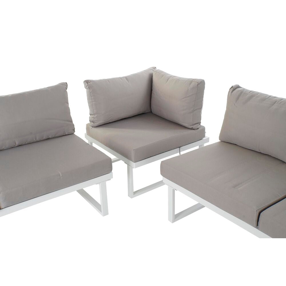 Salon de jardin d’angle : banquettes gris, cadre acier blanc et table centrale carrée.